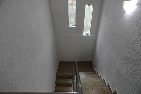 Casa para alugar com 120m², 4 quartos e 2 vagas Casa para alugar com 120m², 4 quartos e 2 vagasEscada