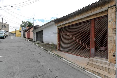 Casa para alugar com 120m², 4 quartos e 2 vagas Casa para alugar com 120m², 4 quartos e 2 vagasFachada