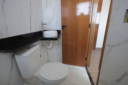 Casa à venda com 70m², 2 quartos e 2 vagasBanheiro Suíte 1