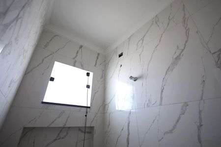 Casa à venda com 70m², 2 quartos e 2 vagasBanheiro Suíte 1