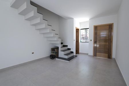 Casa à venda com 70m², 2 quartos e 2 vagasSala