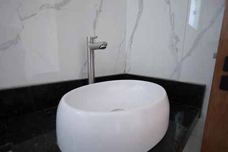 Casa à venda com 70m², 2 quartos e 2 vagasBanheiro Suíte 2