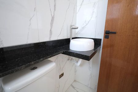 Casa à venda com 70m², 2 quartos e 2 vagasBanheiro Suíte 1