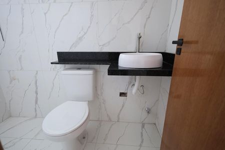 Casa à venda com 70m², 2 quartos e 2 vagasBanheiro Suíte 2