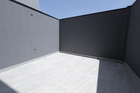 Casa à venda com 70m², 2 quartos e 2 vagasÁrea de Serviço / Quintal