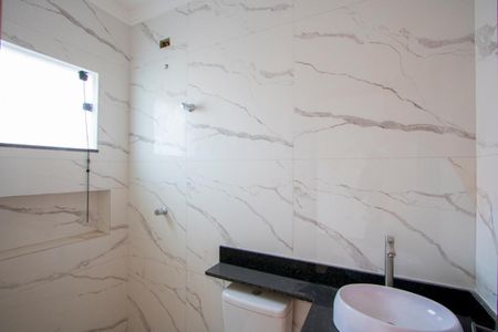 Apartamento à venda com 70m², 2 quartos e 2 vagasBanheiro do quarto 2