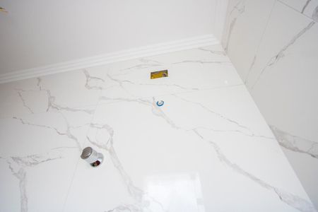 Apartamento à venda com 70m², 2 quartos e 2 vagasBanheiro do quarto 1