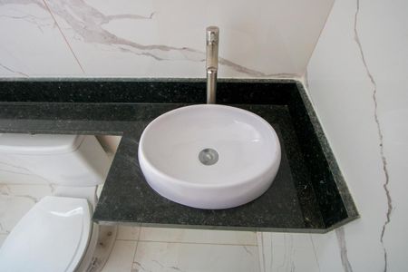 Apartamento à venda com 70m², 2 quartos e 2 vagasBanheiro do quarto 1