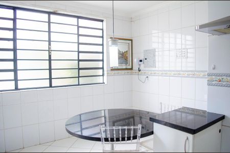 Casa para alugar com 380m², 4 quartos e 4 vagasCozinha