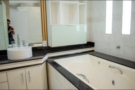 Casa para alugar com 380m², 4 quartos e 4 vagasBanheiro da Suíte 3