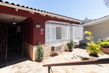Casa para alugar com 300m², 3 quartos e 3 vagasFachada