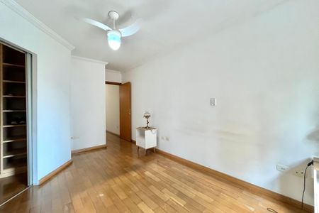 Casa à venda com 270m², 4 quartos e 4 vagas Casa à venda com 270m², 4 quartos e 4 vagasSuite 3