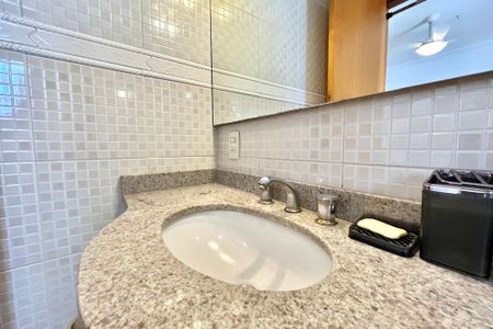 Casa à venda com 270m², 4 quartos e 4 vagas Casa à venda com 270m², 4 quartos e 4 vagasBanheiro da Suíte 1