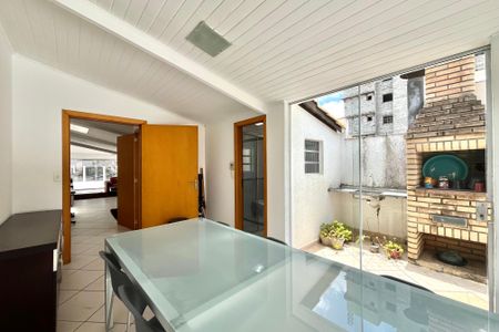 Casa à venda com 270m², 4 quartos e 4 vagas Casa à venda com 270m², 4 quartos e 4 vagasSuite 4