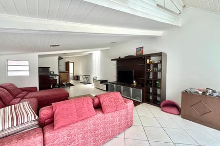 Casa à venda com 270m², 4 quartos e 4 vagas Casa à venda com 270m², 4 quartos e 4 vagasSala de TV