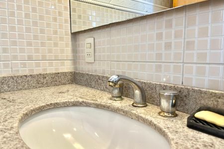 Casa à venda com 270m², 4 quartos e 4 vagas Casa à venda com 270m², 4 quartos e 4 vagasBanheiro da Suíte 1