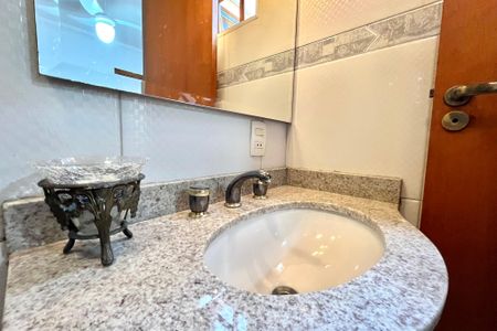 Casa à venda com 270m², 4 quartos e 4 vagas Casa à venda com 270m², 4 quartos e 4 vagasBanheiro da Suíte 2