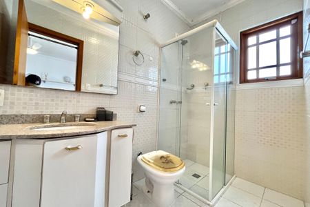 Casa à venda com 270m², 4 quartos e 4 vagas Casa à venda com 270m², 4 quartos e 4 vagasBanheiro da Suíte 1