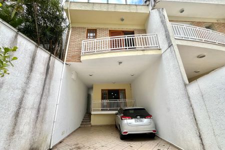 Casa à venda com 270m², 4 quartos e 4 vagas Casa à venda com 270m², 4 quartos e 4 vagasGaragem