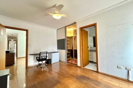 Casa à venda com 270m², 4 quartos e 4 vagas Casa à venda com 270m², 4 quartos e 4 vagasSuite 1