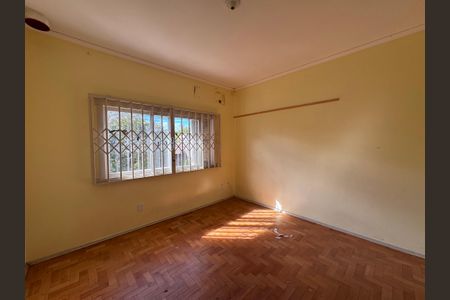 Casa à venda com 300m², 4 quartos e 2 vagas