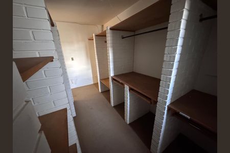 Casa à venda com 300m², 4 quartos e 2 vagas