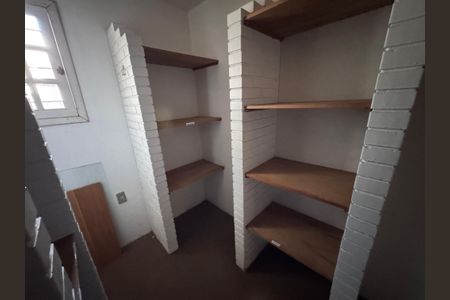 Casa à venda com 300m², 4 quartos e 2 vagas