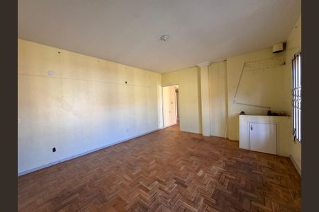 Casa à venda com 300m², 4 quartos e 2 vagas