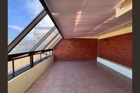 Casa à venda com 300m², 4 quartos e 2 vagas