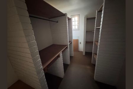 Casa à venda com 300m², 4 quartos e 2 vagas