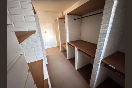 Casa à venda com 300m², 4 quartos e 2 vagas