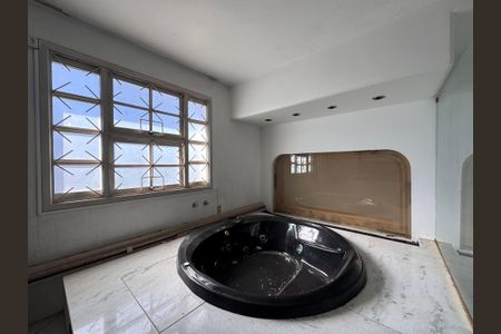 Casa à venda com 300m², 4 quartos e 2 vagas