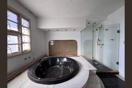 Casa à venda com 300m², 4 quartos e 2 vagas