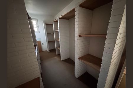 Casa à venda com 300m², 4 quartos e 2 vagas