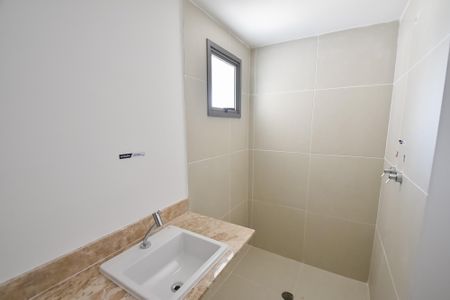 Apartamento à venda com 121m², 3 quartos e 2 vagas Apartamento à venda com 121m², 3 quartos e 2 vagasBanheiro da suíte 1