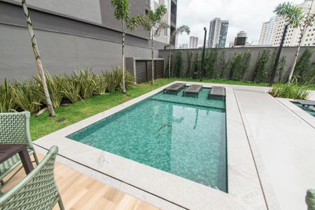 Apartamento à venda com 121m², 3 quartos e 2 vagas Apartamento à venda com 121m², 3 quartos e 2 vagasÁrea comum - Piscina