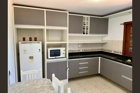 Cozinha de casa para alugar com 3 quartos, 192m² em Vl Sto Agostinho, Porto Alegre