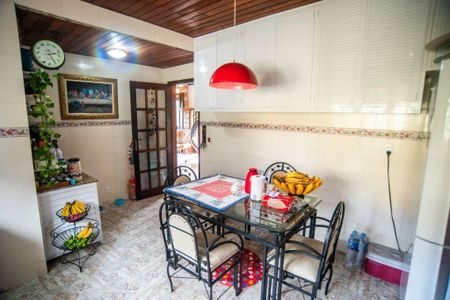 Casa à venda com 4 quartos, 360m² em Sapê, Niterói