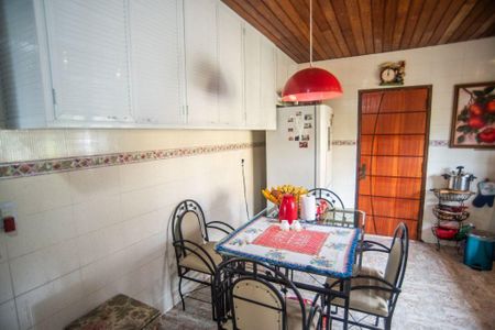 Casa à venda com 4 quartos, 360m² em Sapê, Niterói