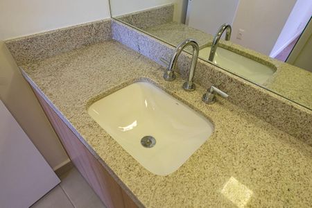 Apartamento para alugar com 71m², 2 quartos e 1 vagaSuíte - Banheiro