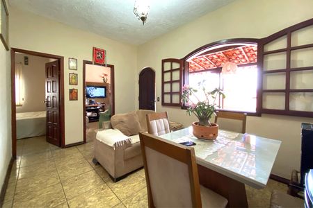 Casa para alugar com 300m², 5 quartos e 3 vagasSala