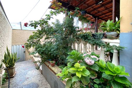 Casa para alugar com 300m², 5 quartos e 3 vagasJardim lateral