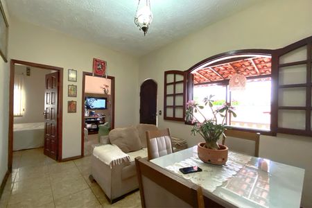 Casa para alugar com 300m², 5 quartos e 3 vagasSala