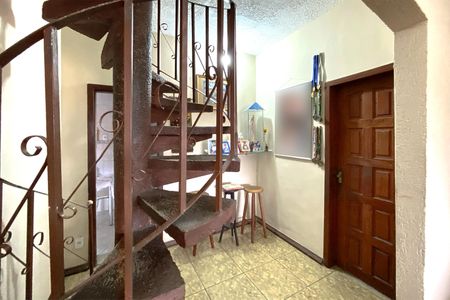 Casa para alugar com 300m², 5 quartos e 3 vagasHall da Escada