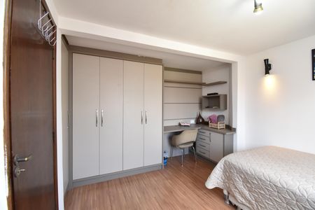 Casa de condomínio para alugar com 150m², 4 quartos e 2 vagasSuíte 1