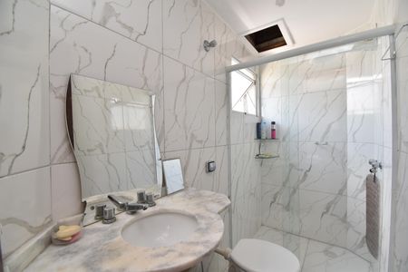 Banheiro da Suíte 1 de casa de condomínio para alugar com 4 quartos, 150m² em Bom Retiro, Curitiba