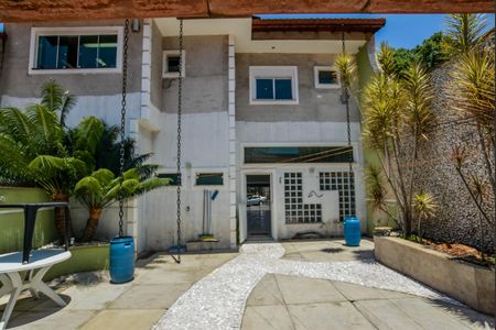 Casa à venda com 440m², 3 quartos e 5 vagasQuintal