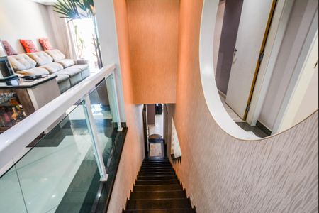 Casa à venda com 440m², 3 quartos e 5 vagasEscada