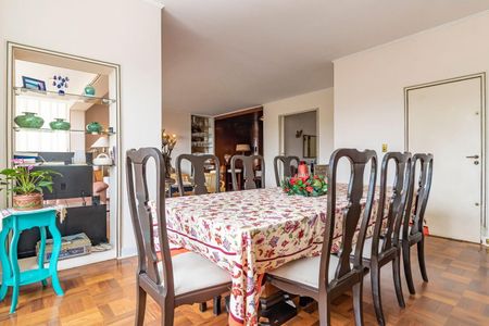 Casa à venda com 5 quartos, 300m² em Pacaembu, São Paulo