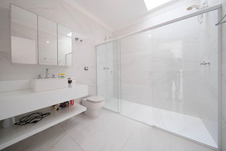 Casa para alugar com 261m², 4 quartos e 4 vagasBanheiro 2